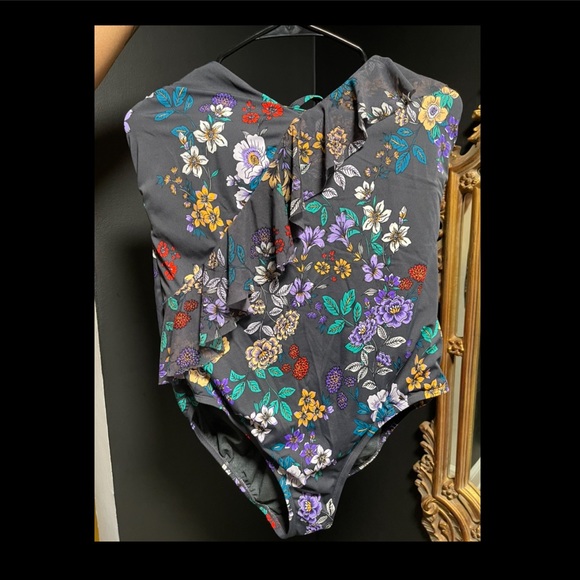 Floral swim suit - Picture 1 of 2